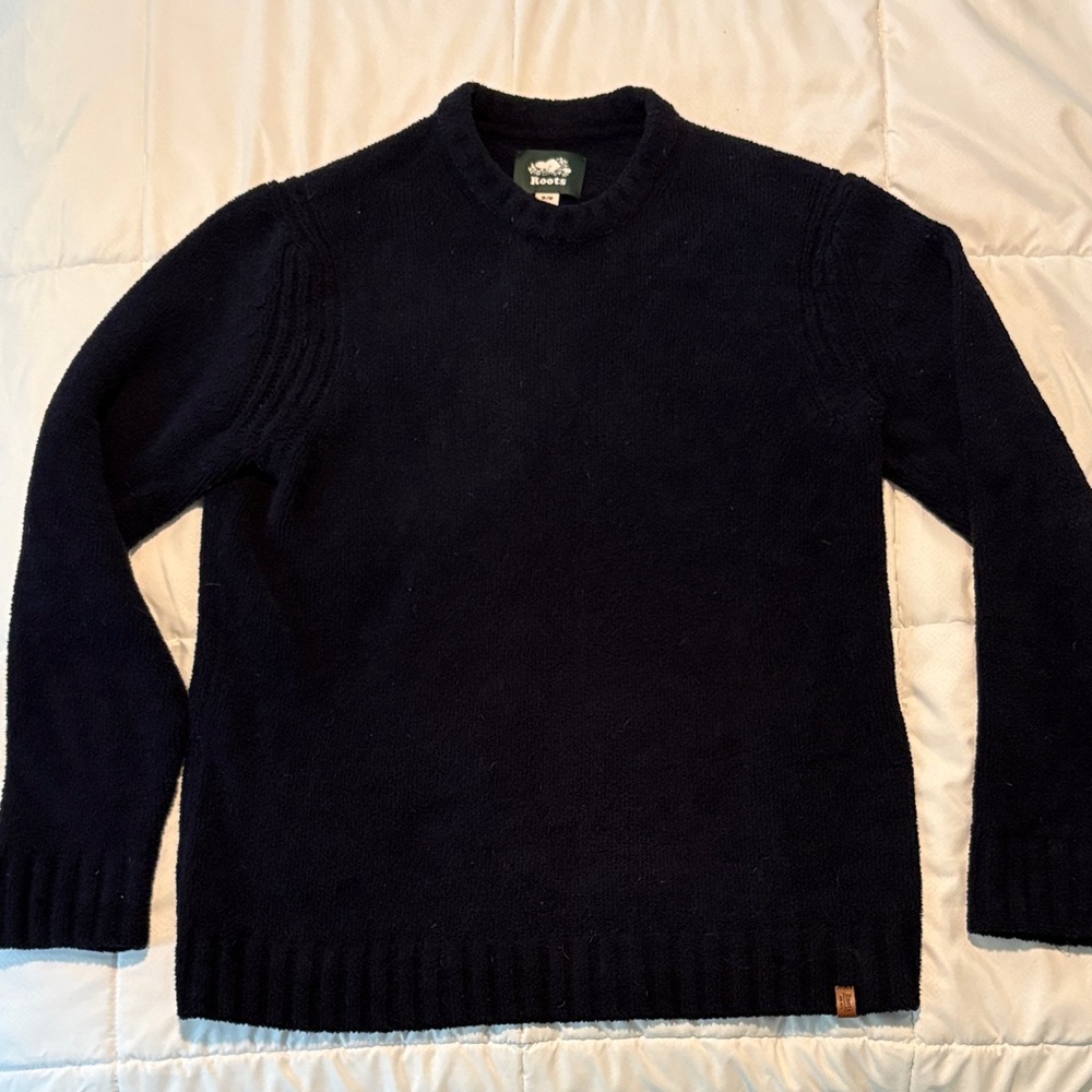 Classic Men's Navy Crewneck Sweater - Roots